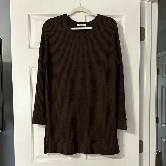 Zenana Outfitters Tops - Zenana Outfitters Chocolate Ribbed Knit Tunic Top